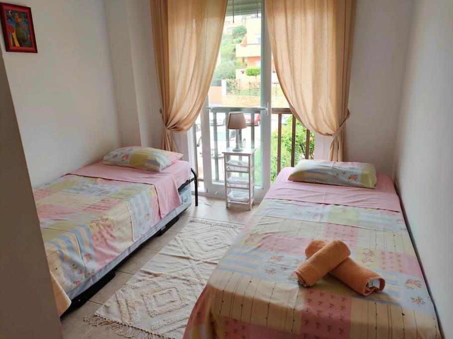 Penthouse Paradiso: 2Br Oasis In Casares Del Sol Kültér fotó